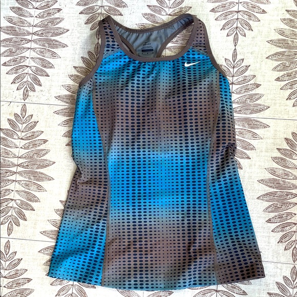 Nike Tops - Nike dry fit workout top size medium